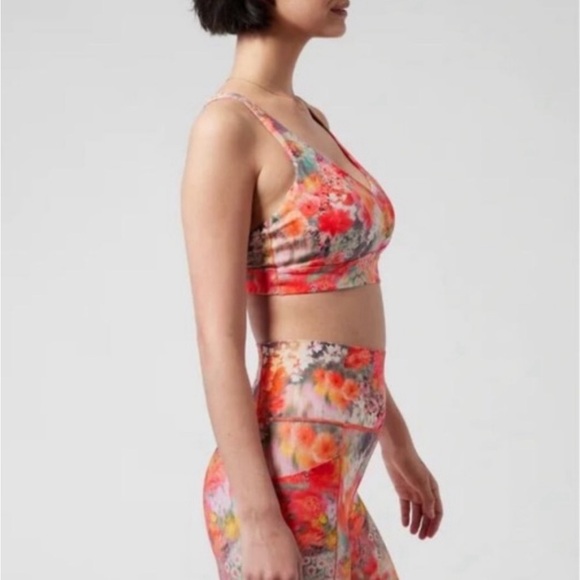 NWT Athleta Solace Printed Bra D/DD in color Renewed Bloom. - Picture 3 of 7